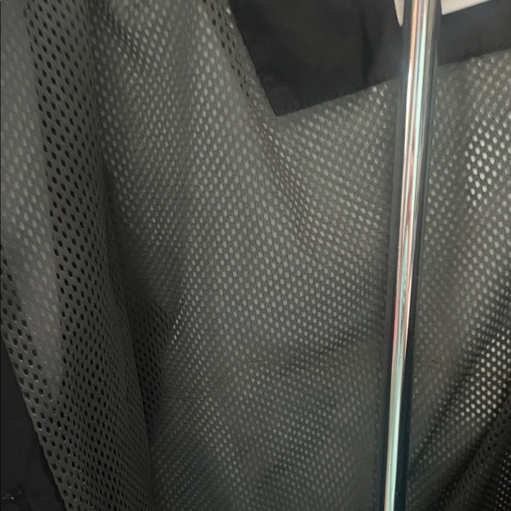 Summer Sale Markdown Columbia Men Black Hooded Raincoat Lgth 28”, Pit to Pit 24” - Picture 15 of 16